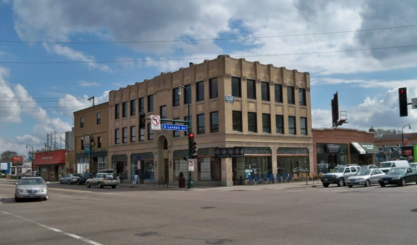 the historic Johnson building in Uptown minneapolis thearpy office
