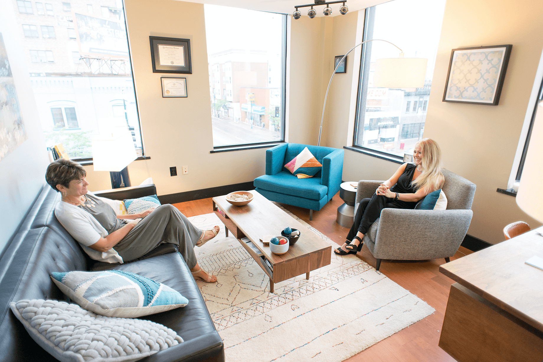 a patient and a therapist in discussion at the LLPW office make appointment LLPW