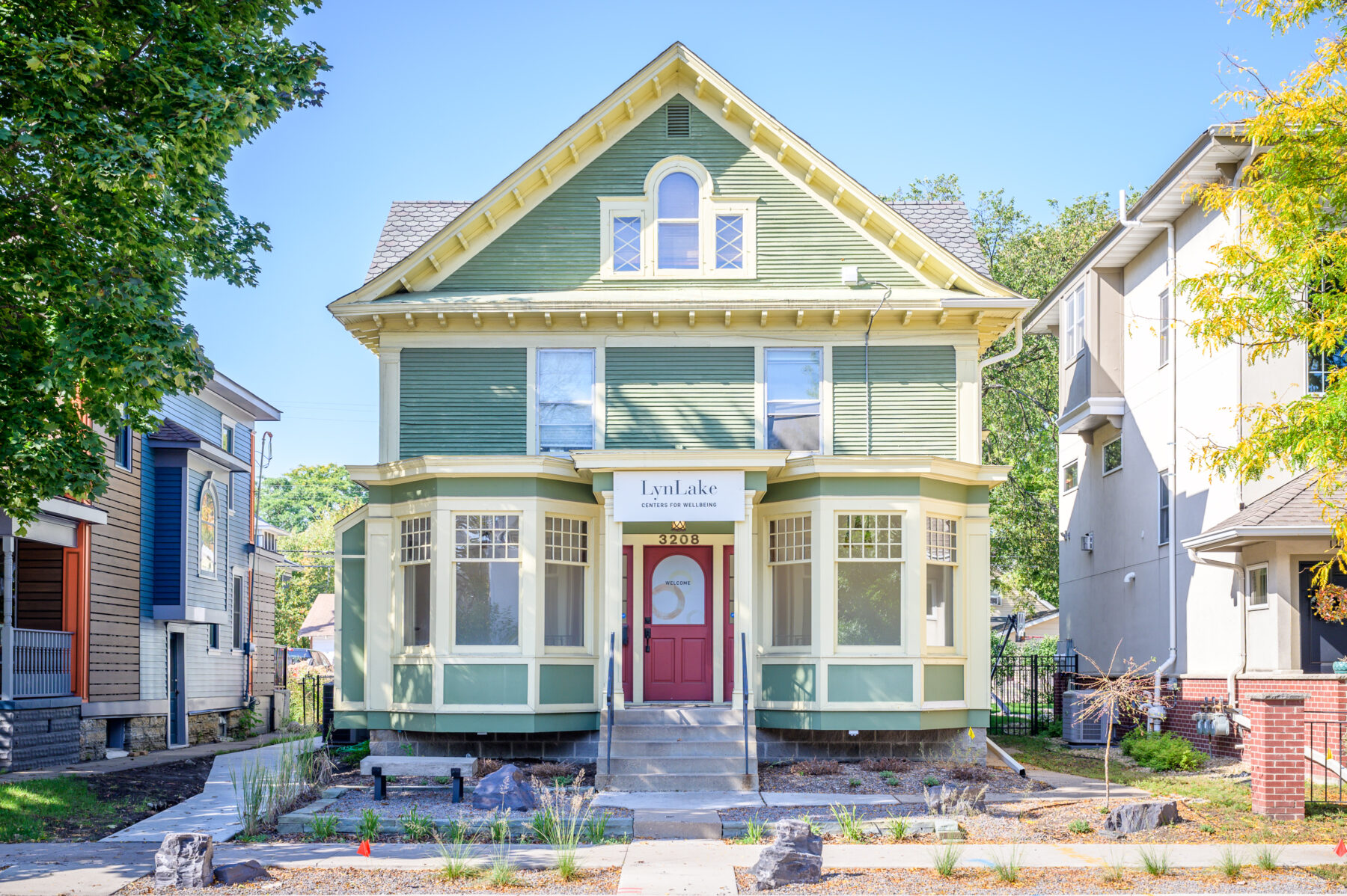 3208-hennepin.jpg